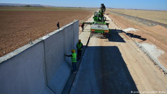 Turčija zgradila 556 kilometrov dolg zid na meji s Sirijo