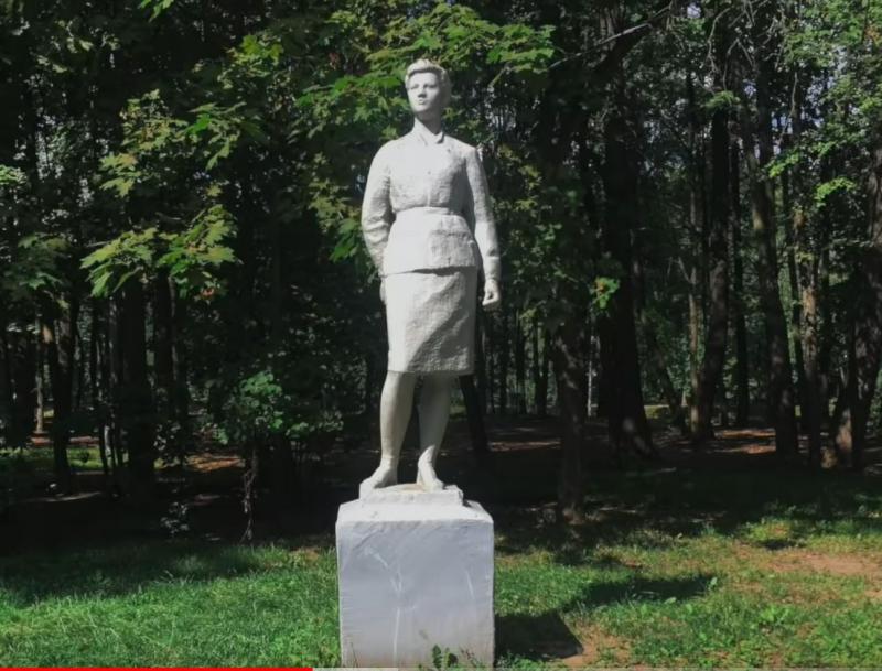 »To je nesprejemljivo!« Uničen kip v spomin na 18-letno partizanko, ki so jo leta 1941 brutalno ubili nacisti