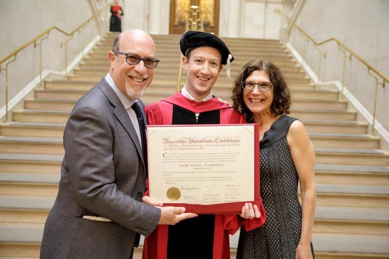Zuckerberg se je vrnil na Harvard
