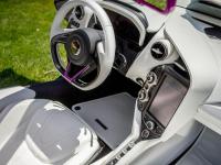 McLaren 720S v belem. Iz enega ekstrema v drugega.