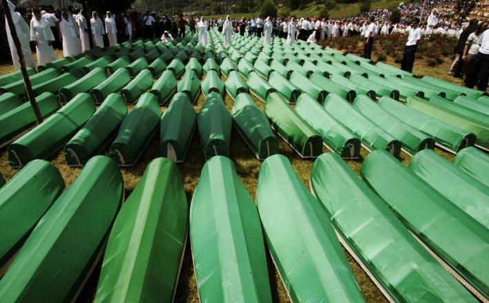 Pokop žrtev genocida v Srebrenici