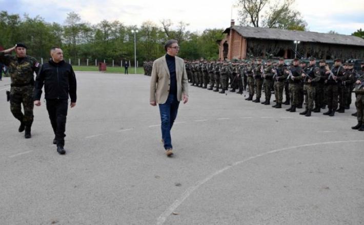 Vučić med obiskom žandarmerije v Kraljevu  Vir: Twitter