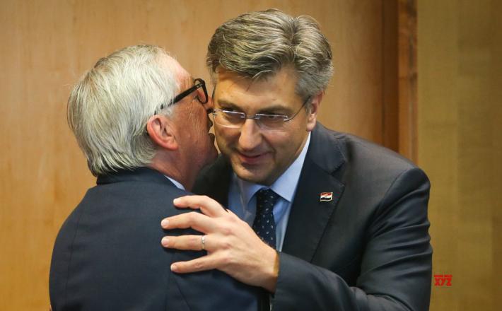 Juncker in Plenković    Vir:Xinhua