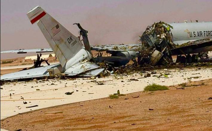 Izguba tega letala potrjuje, da so velika letala ranljiva na tleh. Iran je na tarče po vsej regiji izstrelil več kot 1200 balističnih raket. Vir: Posnetek zaslona, X