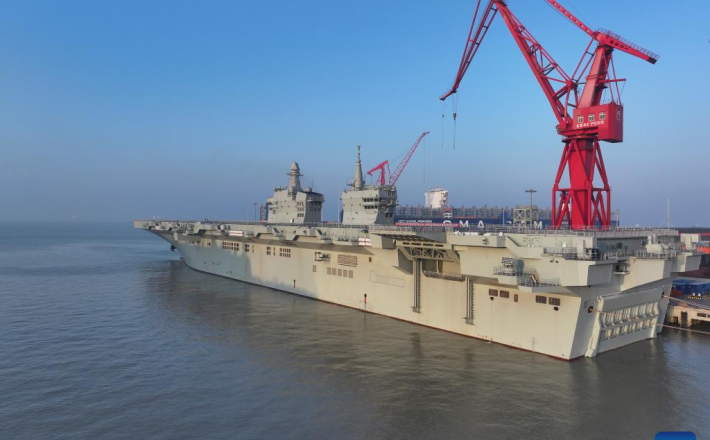 Amfibijska ladja Sičuan med izplutjem 14.11.2025, . (Foto: Zhang Liang/Xinhua)