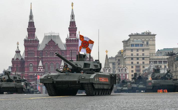 T-14 armata, ruski tank na paradi v Moskvi 2019