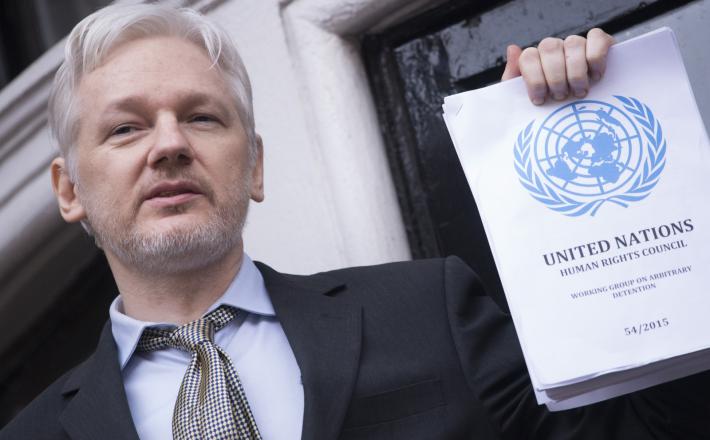 Julian Assange v veleposlaništvu Ekvadorja  Vir: Pixsell