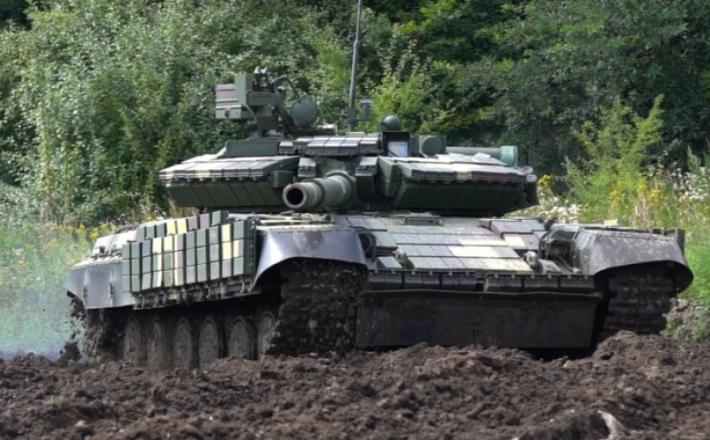 Ukrajinski T-64 s svetlimi oznakami