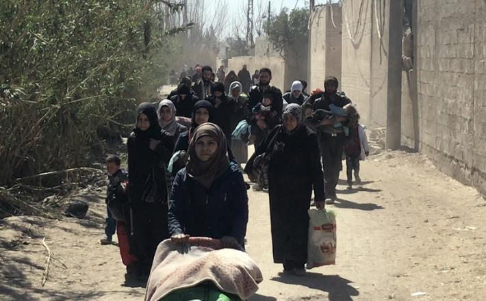 Civilisti odhajajo iz Ghoute