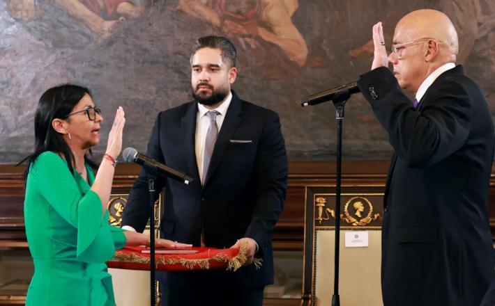 Delcy Rodríguez med prisego - danes pa se prilizuje Donaldu Trumpu...