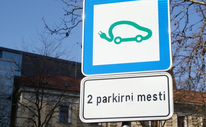 Parkirišče parkirno mesto električni avto polnilnica