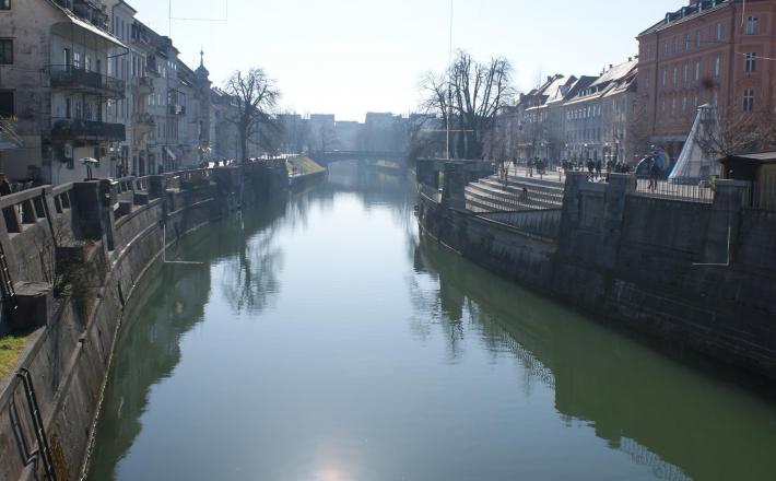 Ljubljanica Gallusovo nabrežje Hribarjevo nabrežje