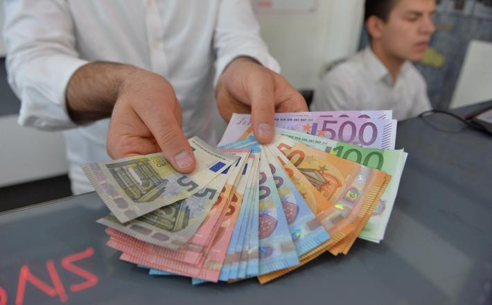 Evro - bankovci Vir:Pixell