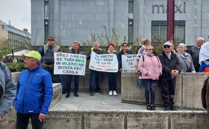 Protest kmetov - splošne fraze na plakatih