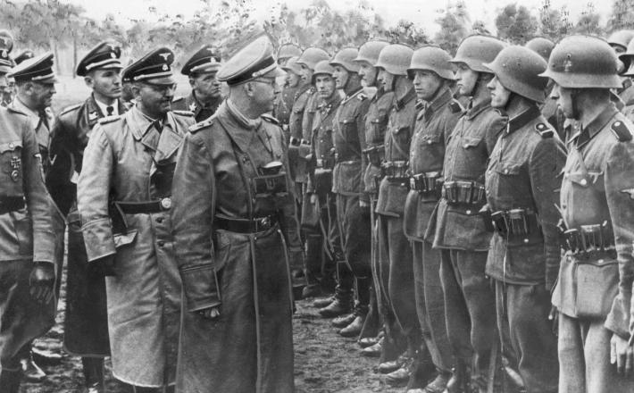Himmler pozdravlja ukrajinske klavce - klanjajo pa se jim tudi slovenski politiki...