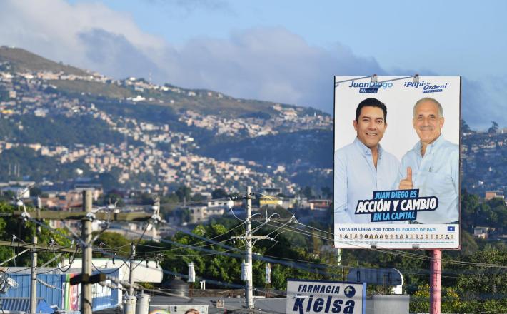 Plakati med volitvami v Hondurasu Vir: X