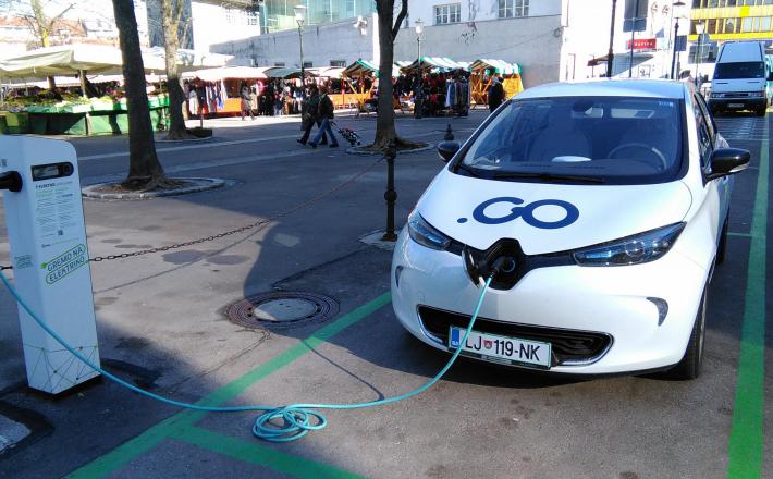 Polnilna električna postaja električni avto