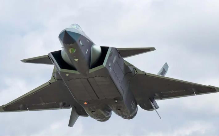 Močni zmaj - J-20 med poletom Vir: Telegram