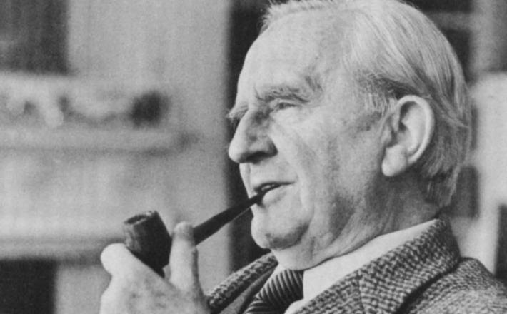 John Ronald Reuel Tolkien, angleški pisatelj, * 3. januar 1892, Bloemfontein, Republika Južna Afrika, † 2. september 1973