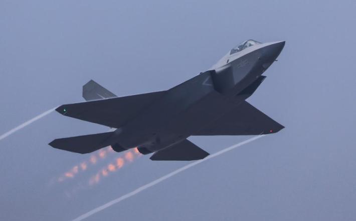 Lovsko letalo J-35A na Airshow China v Zhuhaiju Xinhua/Liu Dawei