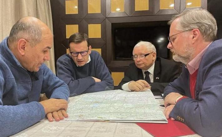 Janša s kolegi na poti proti Ukrajini - in v ekonomski propad Vir: Telegram Janša s kolegi na poti proti Ukrajini - in v ekonomski propad Vir: Telegram