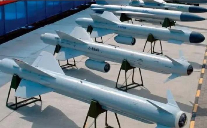 Rakete Kh-59 (spredaj) na razstavi Vir: X