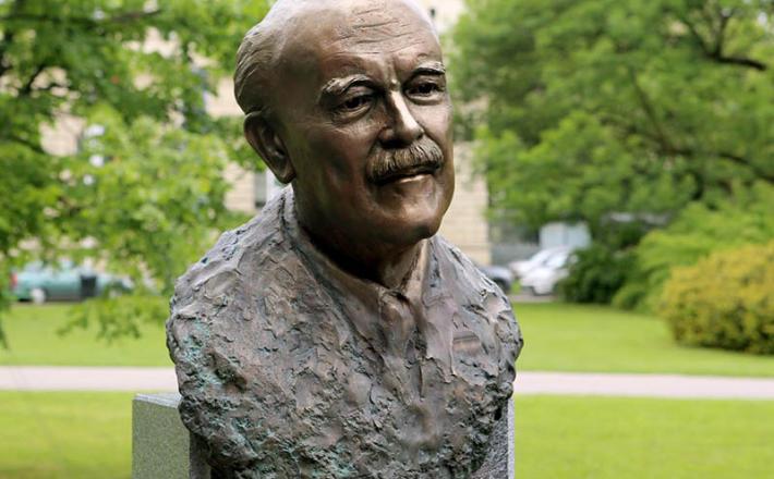 Igor Bučar, kip