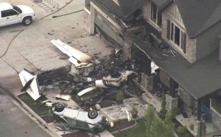 Z letalom v hišo Vir: Edwardsaville Inteligencer