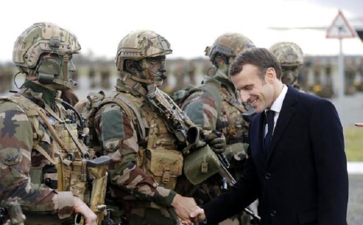Macron se poslavlja od francoskih vojakov...