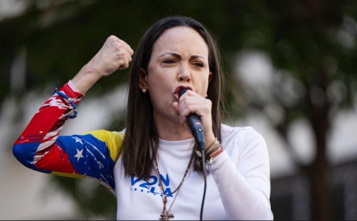 Verjamem, da je ta eskalacija zadnja priložnost za tiste, ki še vedno podpirajo Madura, da mu umaknejo podporo, in da Maduro sam dojame, da je to zadnja priložnost za olajšanje mirne tranzicije, saj je to tisto, kar si želimo, je dejala Maria Corina Machado. Vir: Posnetek zaslona, X