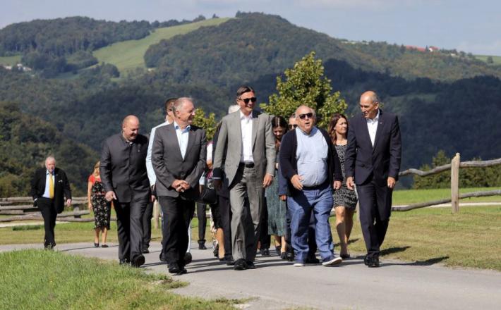 Maske in razdalja - med osamosvojitelji je to nepotrebno