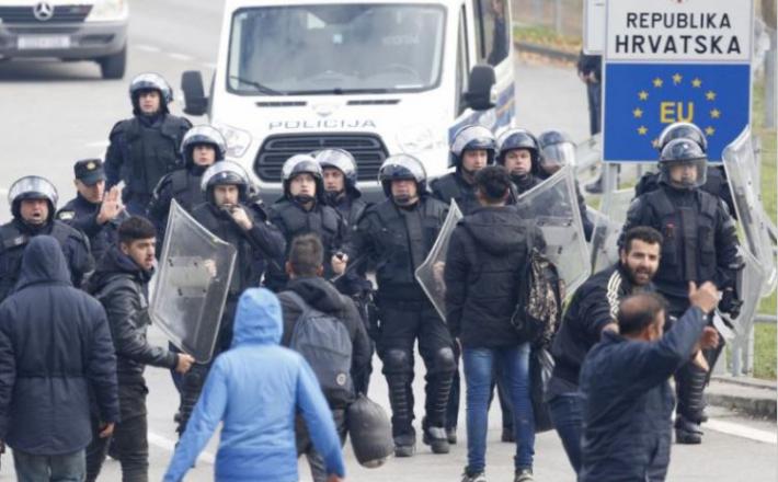 Prebežnike na Hrvaškem sprejmejo s pendreki