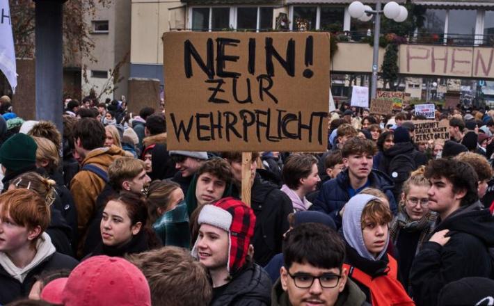 Shodi so potekali v približno 90 mestih – vključno z Berlinom, Hamburgom, Münchnom in Kölnom – tako pred kot po glasovanju o zakonu. Vir: X, posnetek zaslona