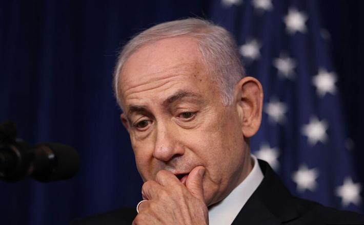 Eno je gotovo: Izrael je vsako noč pod močnimi raketnimi napadi, piše francoski odvetnik Régis de Castelnau na spletni strani »Vu du droit«. Vir: Posnetek zaslona, X