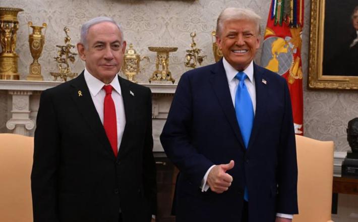 »Times of Israel« navaja, da ni jasno, zakaj se je Netanjahu odločil podpihniti trditve o Epsteinu in Mosadu in ali se je zavedal, da članek, ki ga je delil, promovira to trditev. Vir: X, posnetek zaslona