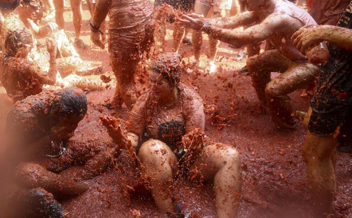 Obmetavanje z paradižniki / Španija