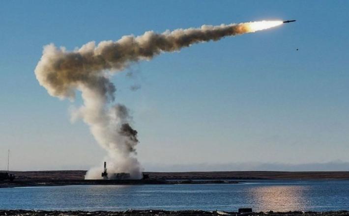 Izstrelitev rakete P-800. Vir: X, posnetek zaslona Izstrelitev rakete P-800 Vir: X