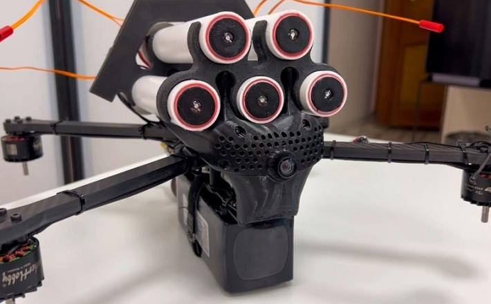 Petcevni dron - uničevalec dronov