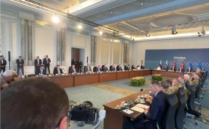 Pogajalci so se srečali, da si izmenjajo znana stališča, napredka ni. Vir:RT