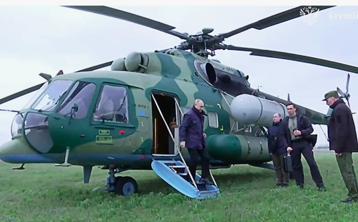 Putin sestopa s helikopterja Vir: Yandex, X