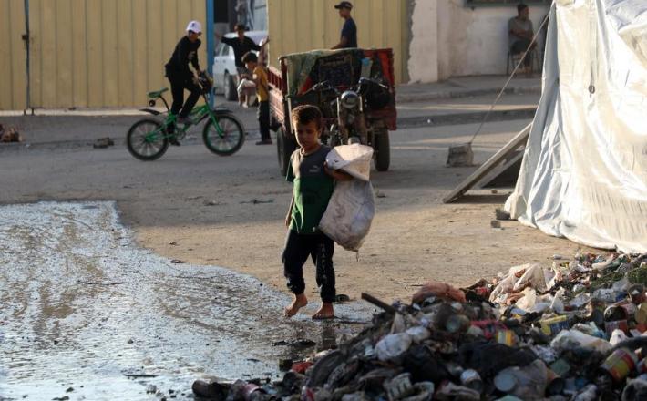 Razseljeni palestinski otroci v JZ delu mesta Gaza, 27. 8.2025. Vir:Rizek Abdeljawad/Xinhua