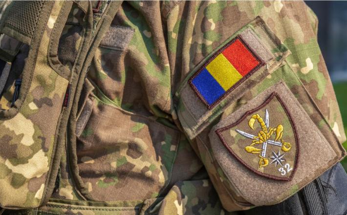 Po novici, da se del ameriških vojaških sil umika iz Romunije, Bukarešta zahteva bistveno večji kos evropske obrambne pogače. Medtem analitiki opozarjajo, da si Evropska komisija pod taktirko Ursule von der Leyen v cilju lažjega poslovanja za velike orožarske koncerne, želi ustvariti fiktivno državo članico, t. i. »28. režim«, kot 28. državo članico. Vir: Posnetek zaslona, X