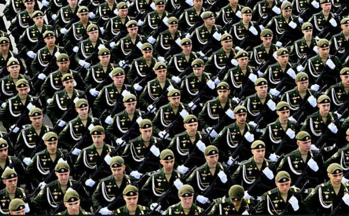 Ameriški časnik piše o Andreju Demurenku, ki je, kot pravijo, videl najboljše od Amerike, nato pa se je boril za Rusijo v Donbasu, medtem ko je kot tudi mirovnik v Sarajevu dokazal, da Srbi niso obstreljevali Markal. Vir: X, posnetek zaslona