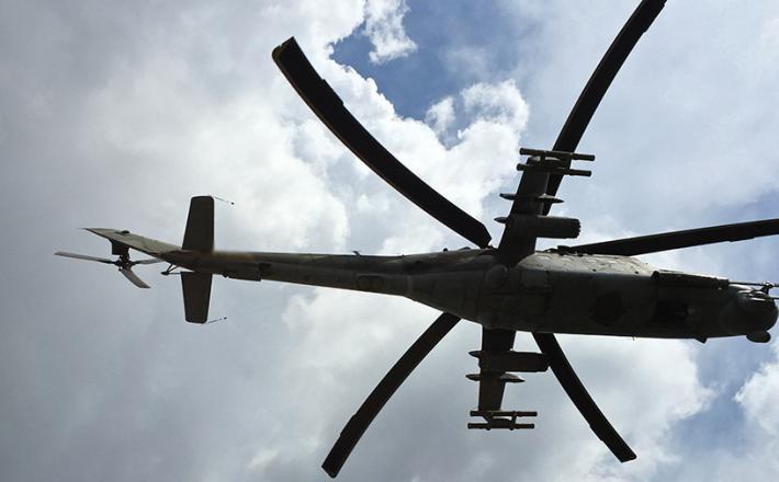 Vojaški helikopter Mi-24, slika je simbolična