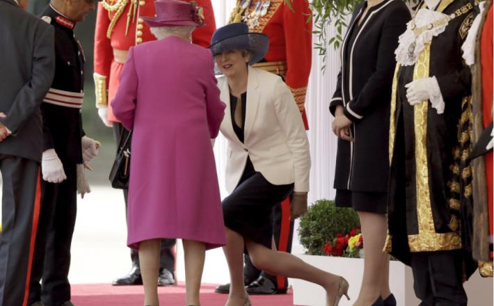 Theresa May in kraljica Elizabeta II.