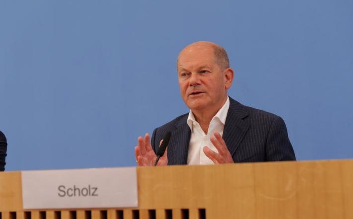 Nemški kancler na tiskovni konferenci v Berlinu, 24. julija 2024. (Xinhua/Li Hanlin)