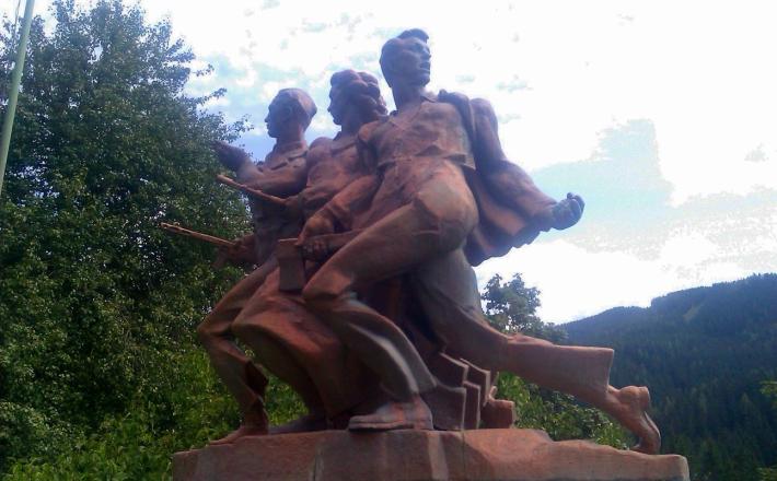 Spomenik partizanom na domačiji Peršman Vir: Wikipedia