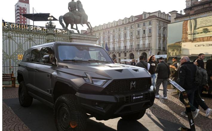 Avtomobil M-HERO proizvajalca Dongfeng na salonu v Torinu 26.9. 2025. (Xinhua/Li Jing)