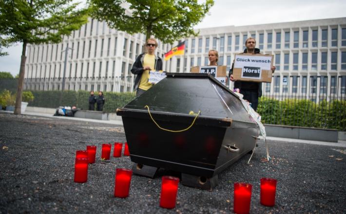 Protest s truglo - proti deportacijam beguncev, Nemčija /Jamal Nasser si je takoj po deportaciji v Afganistanu vzel življenje Vir: Pixell