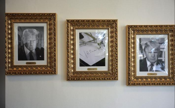 Trumpov in Bidnov mandat na zidu v Beli hiši...Vir:X